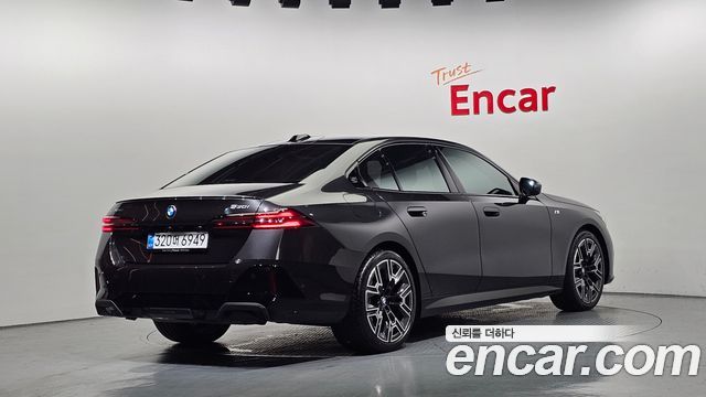 BMW 5-Series 530i xDrive M Sport Pro Special Edition — пробег 19 506 км — фото 2 из 5