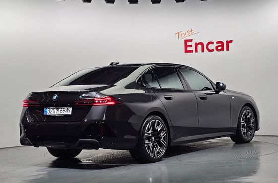 BMW 5-Series 530i xDrive M Sport Pro Special Edition — пробег 19 506 км — фото 2 из 5