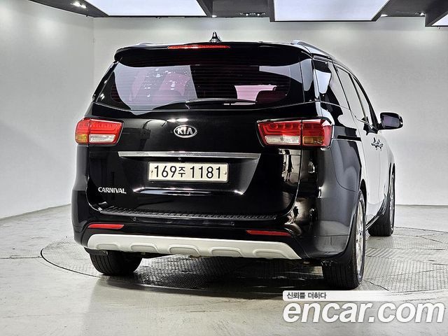 Kia Carnival из Кореи Encar