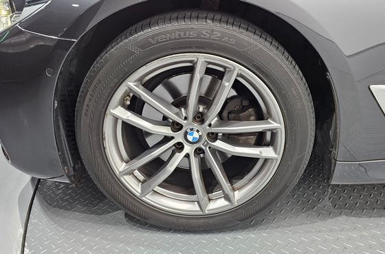 BMW 5-Series 520d M Sport Package Plus — пробег 108 391 км — фото 5 из 5