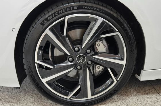 Audi A6 e-Tron Performance S line — пробег 13 900 км — фото 5 из 5