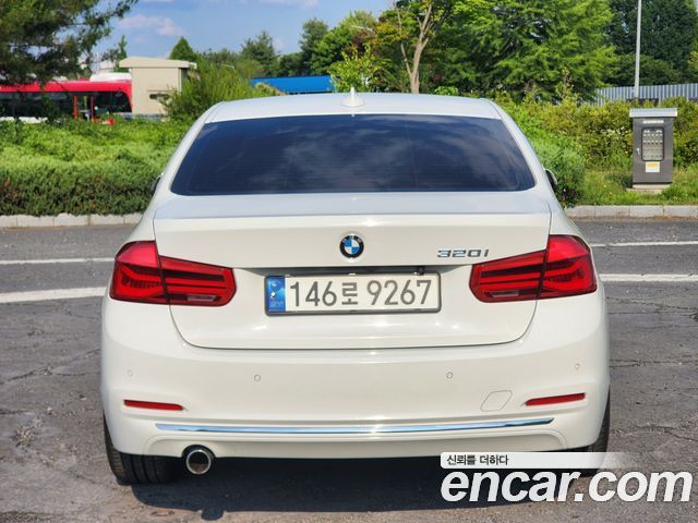 BMW 3-Series 320i Luxury — пробег 125 663 км — фото 4 из 5