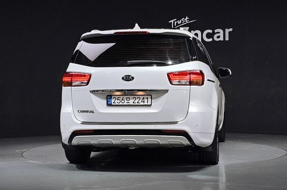Kia Carnival 9-seater Noblesse — пробег 141 890 км — фото 4 из 5