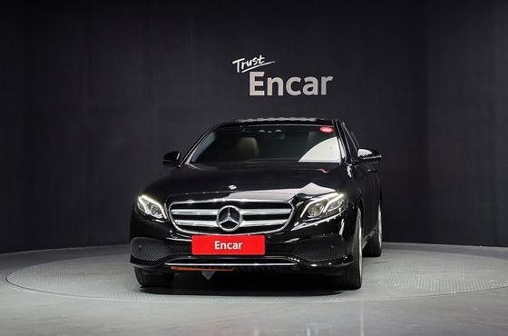Mercedes-Benz E-Class E220d 4MATIC Avantgarde — пробег 105 697 км — фото 3 из 5