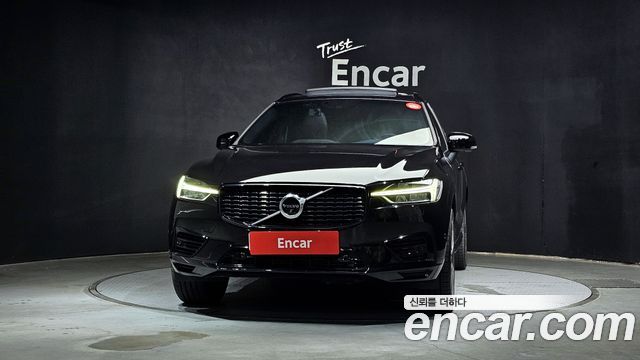 Volvo XC60 T8 R-Design — пробег 33 688 км — фото 3 из 5