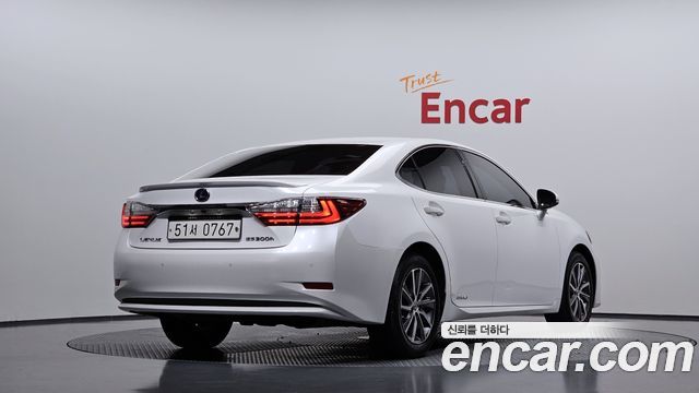 Lexus ES Supreme XV60 — пробег 75 771 км — фото 2 из 5