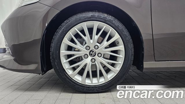 Toyota Camry 2.5 XLE Hybrid — пробег 103 426 км — фото 5 из 5