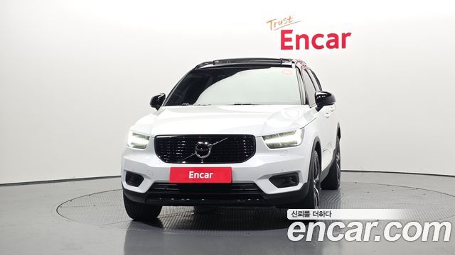 Volvo XC40 T4 R-Design — пробег 68 960 км — фото 3 из 5