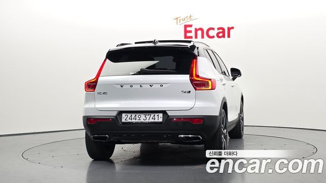 Volvo XC40 T4 R-Design — пробег 68 960 км — фото 4 из 5