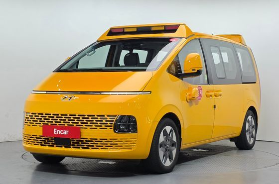 Hyundai Staria L3.5 Kinder Safety Car 11-Seater — пробег 49 958 км — фото 1 из 5