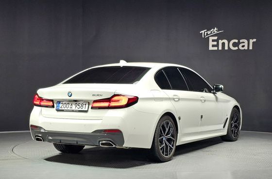 BMW 5-Series 530i M Sport Package — пробег 29 486 км — фото 2 из 5
