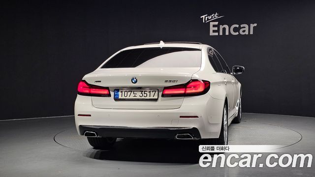 BMW 5-Series 530i xDrive Luxury — пробег 3 863 км — фото 4 из 5