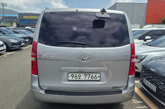 Hyundai Starex 5-Seater VAN CVX Luxury — пробег 178 000 км — фото 2 из 5