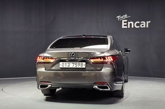 Lexus LS 3.5 Platinum AWD — пробег 185 227 км — фото 4 из 5