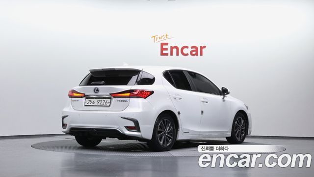Lexus CT200h из Кореи Encar
