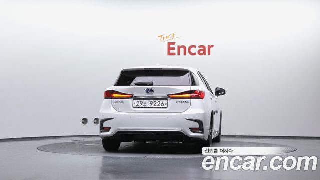 Lexus CT200h из Кореи Encar