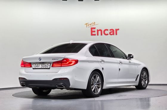 BMW 5-Series 520d M Sport Package Plus — пробег 79 341 км — фото 2 из 5
