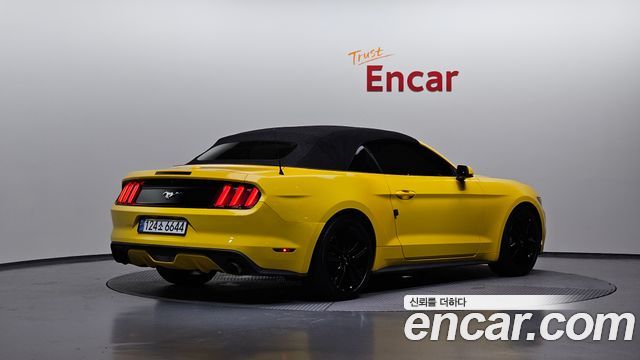 Ford Mustang Convertible — пробег 68 602 км — фото 2 из 5