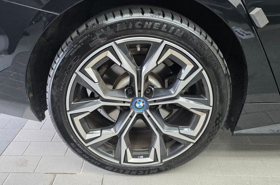 BMW i4 eDrive40 M Sports — пробег 98 918 км — фото 5 из 5