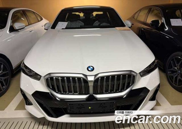 BMW 5-Series 520i M Sport — пробег 1 км — фото 1 из 5