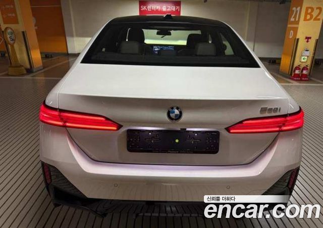 BMW 5-Series 520i M Sport — пробег 1 км — фото 3 из 5