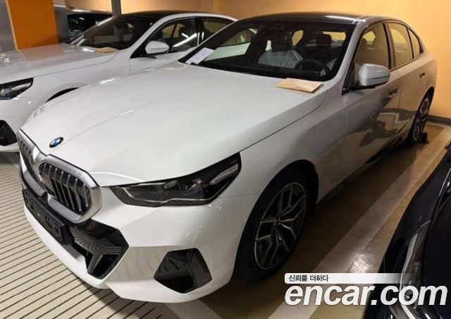 BMW 5-Series 530i xDrive M Sport — пробег 3 км — фото 2 из 5