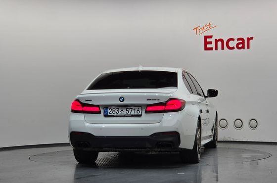 BMW 5-Series M550i xDrive — пробег 29 998 км — фото 4 из 5
