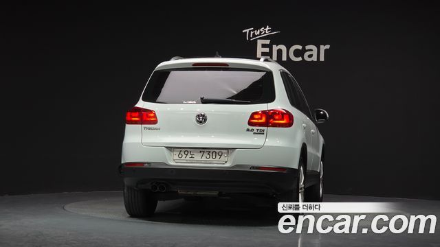 Volkswagen Tiguan 2.0 TDI  Premium 5N — пробег 102 724 км — фото 4 из 5
