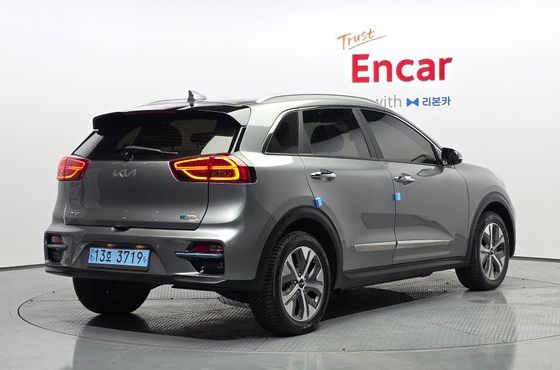 Kia Niro Prestige — пробег 22 541 км — фото 2 из 5