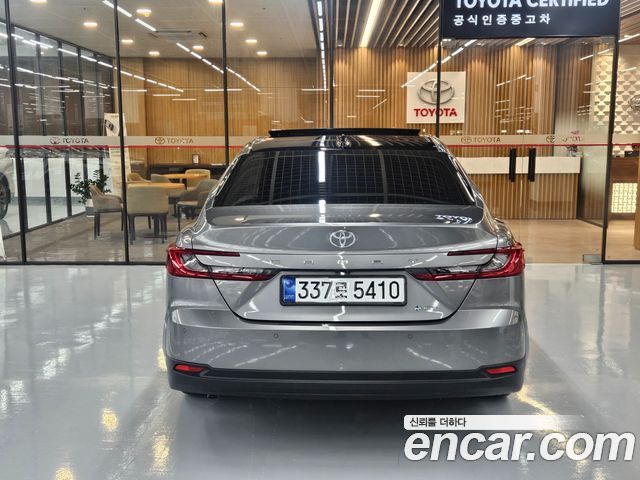 Toyota Camry 2.5 XLE Premium Hybrid — пробег 3 694 км — фото 4 из 5