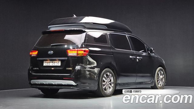 Kia Carnival 7-seater Hi-limousine VIP — пробег 136 011 км — фото 2 из 5