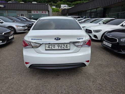 Hyundai Sonata 2.0 Premier — пробег 208 845 км — фото 4 из 5