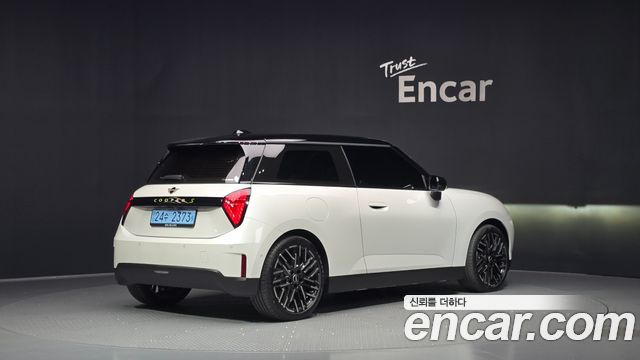 Mini Cooper SE Favoured — пробег 9 355 км — фото 2 из 5