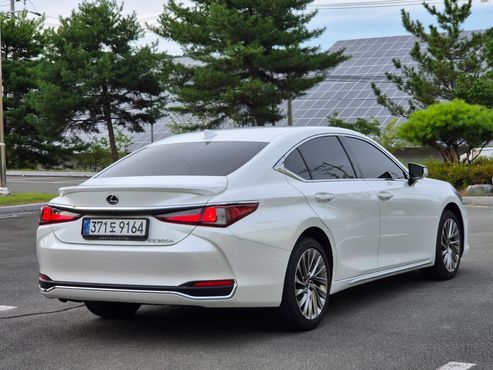 Lexus ES Executive — пробег 20 626 км — фото 2 из 5