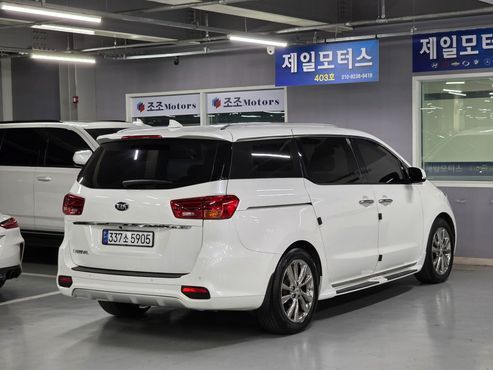 Kia Carnival 9-Seater Noblesse Special — пробег 125 200 км — фото 4 из 5