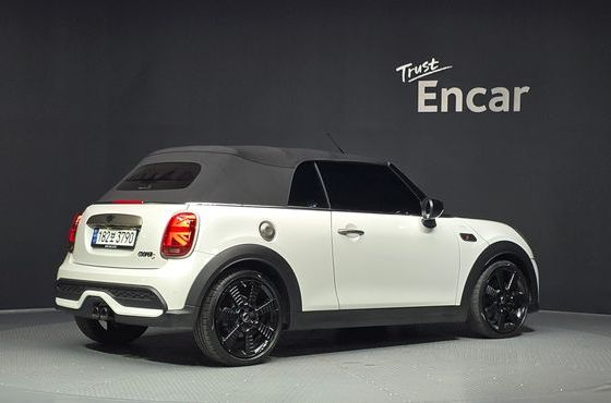 Mini Cooper Convertible Resolute Edition 3rd Gen — пробег 30 601 км — фото 2 из 5