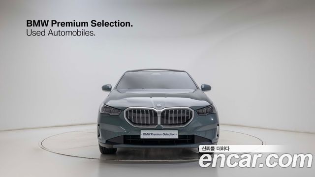 BMW 5-Series 530i xDrive — пробег 4 300 км — фото 3 из 5