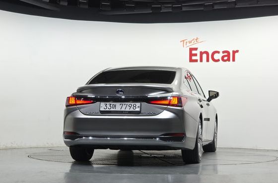 Lexus ES Executive — пробег 25 569 км — фото 4 из 5
