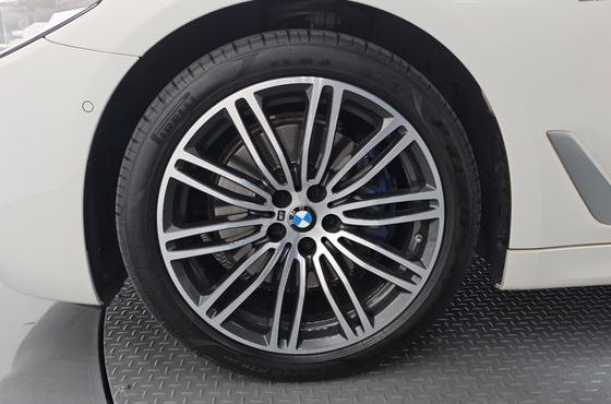 BMW 5-Series 530i xDrive M Sport Package Plus — пробег 38 565 км — фото 5 из 5