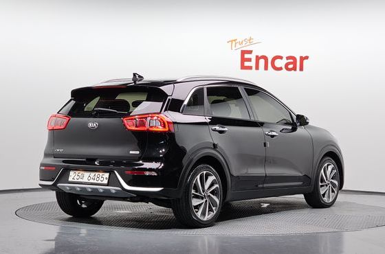 Kia Niro Prestige — пробег 80 756 км — фото 2 из 5