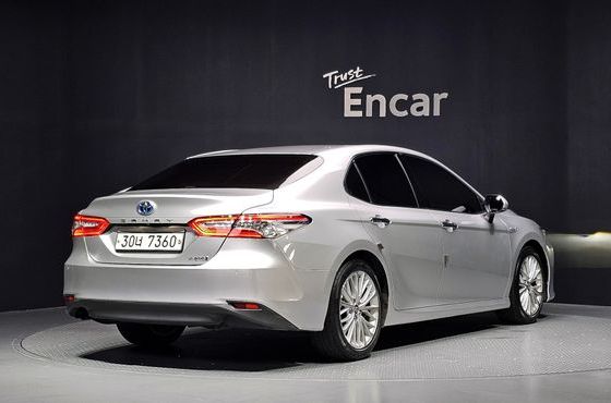 Toyota Camry 2.5 XLE Hybrid — пробег 78 105 км — фото 2 из 5