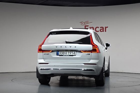 Volvo XC60 B5 Ultimate Bright — пробег 46 821 км — фото 4 из 5