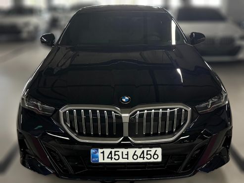 BMW 5-Series 520i M Sport — пробег 1 890 км — фото 1 из 5
