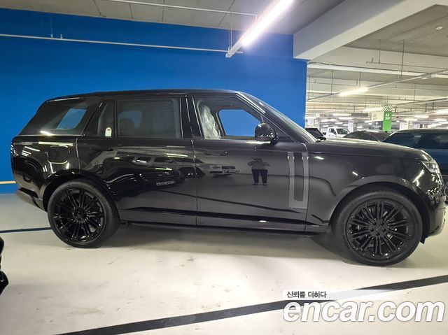 Land Rover Range Rover P530 Autobiography Long Wheel Base — пробег 15 км — фото 2 из 5