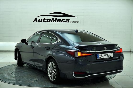 Lexus ES Luxury Plus — пробег 37 582 км — фото 3 из 5
