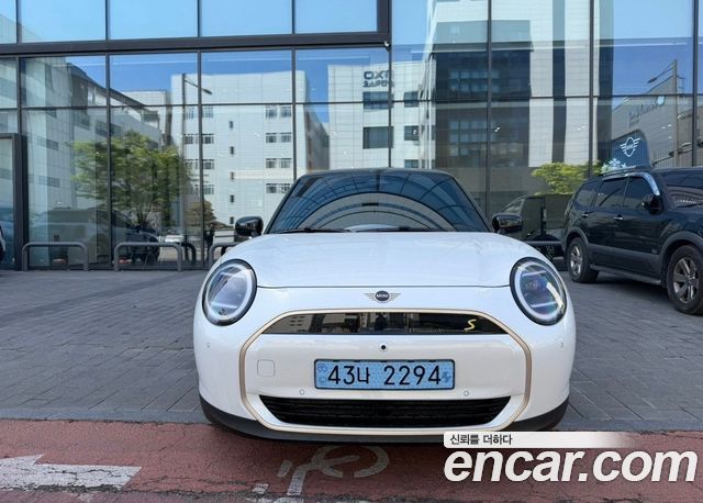 Mini Cooper SE Favoured — пробег 9 400 км — фото 3 из 5
