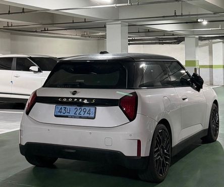 Mini Cooper SE Favoured — пробег 9 400 км — фото 4 из 5