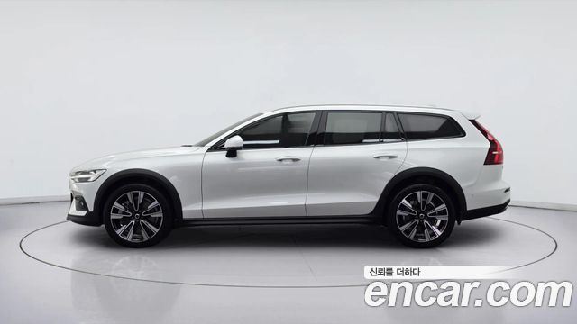 Volvo V60 B5 Ultra AWD — пробег 6 529 км — фото 3 из 5