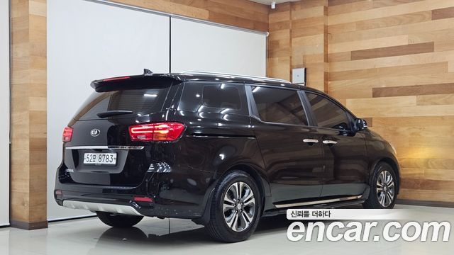 Kia Carnival 9-Seater Luxury — пробег 103 675 км — фото 2 из 5