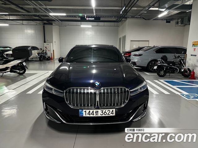 BMW 7-Series 750Li xDrive Design Pure Excellence — пробег 200 000 км — фото 1 из 5